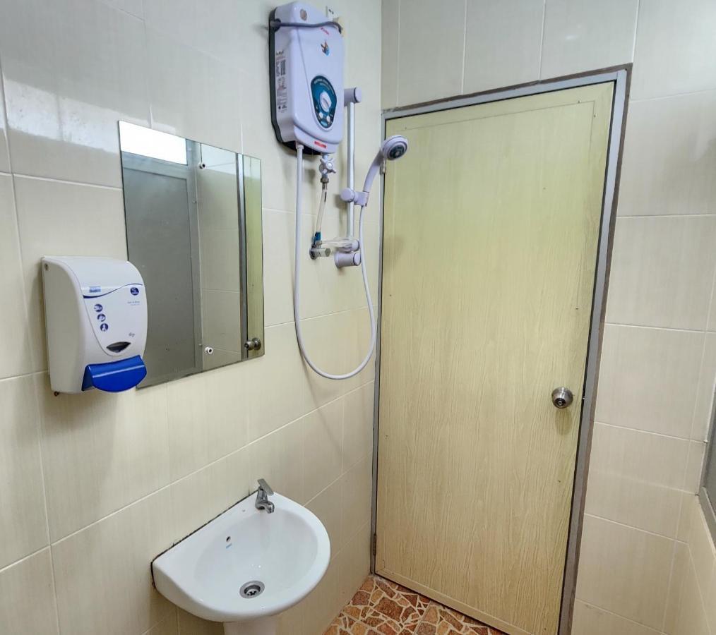 Oyo 90743 Hotel Ban Cheong Kangar Dış mekan fotoğraf